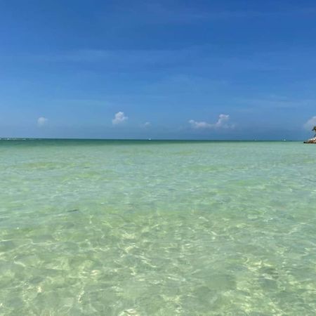 Pool View Loft Steps From The Ocean In Punta Cocos - C101 호텔 홀박스아일랜드 외부 사진