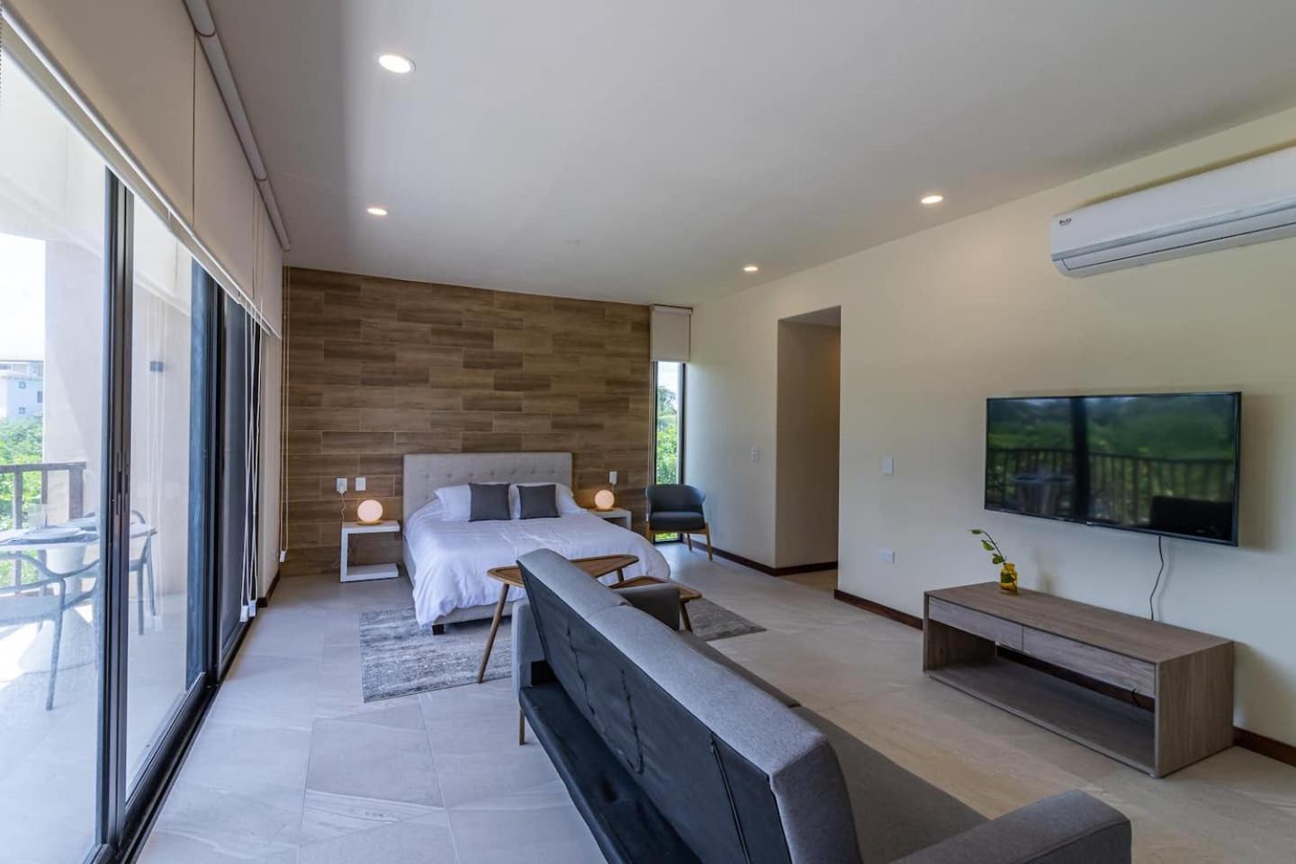 Pool View Loft Steps From The Ocean In Punta Cocos - C101 호텔 홀박스아일랜드 외부 사진