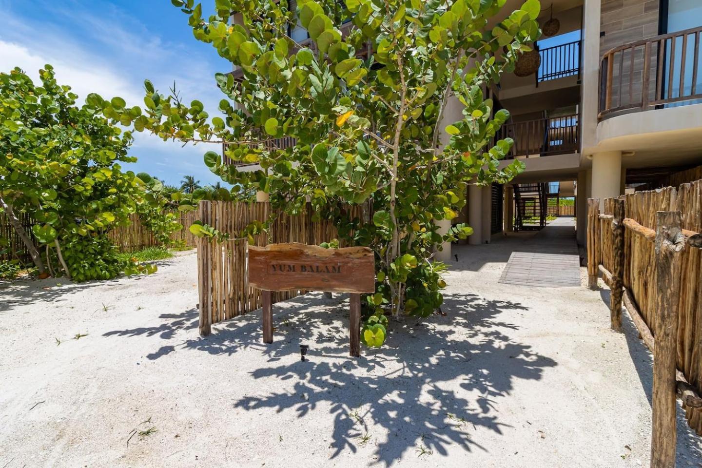 Pool View Loft Steps From The Ocean In Punta Cocos - C101 호텔 홀박스아일랜드 외부 사진